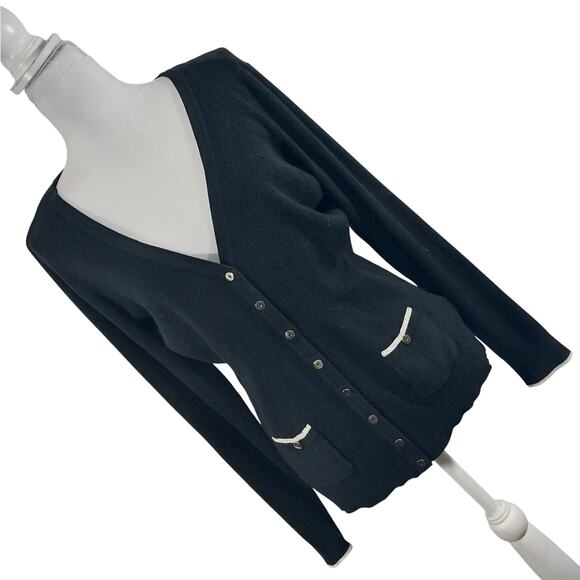 WHITE HOUSE BLACK MARKET! BLACK RIBBED KNIT, WHITE TRIM, POCKETED SWEATER! SZ L - Picture 1 of 9